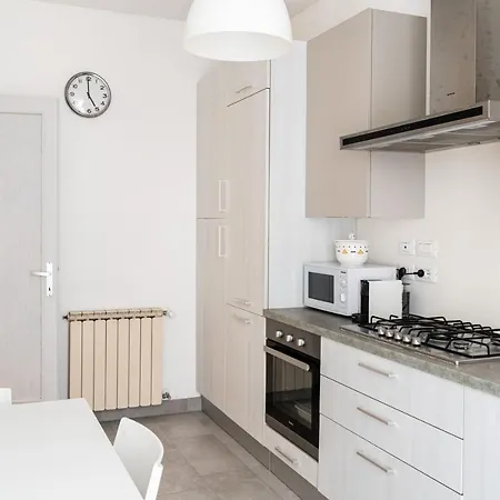 Modern & Central Apt - W/ Balcony Trieste