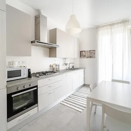 Modern & Central Apt - W/ Balcony Apartment Trieste