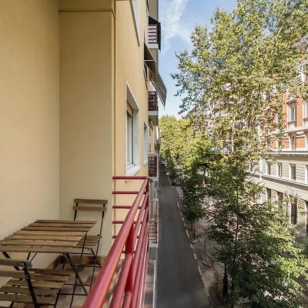Apartment Modern & Central Apt - W/ Balcony *